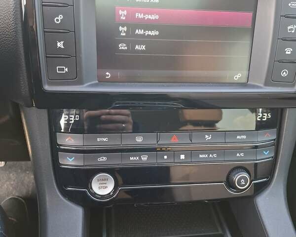 Білий Ягуар Ф-Пейс, об'ємом двигуна 2 л та пробігом 122 тис. км за 24400 $, фото 46 на Automoto.ua