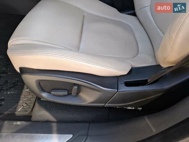Білий Ягуар Ф-Пейс, об'ємом двигуна 2 л та пробігом 122 тис. км за 24400 $, фото 29 на Automoto.ua