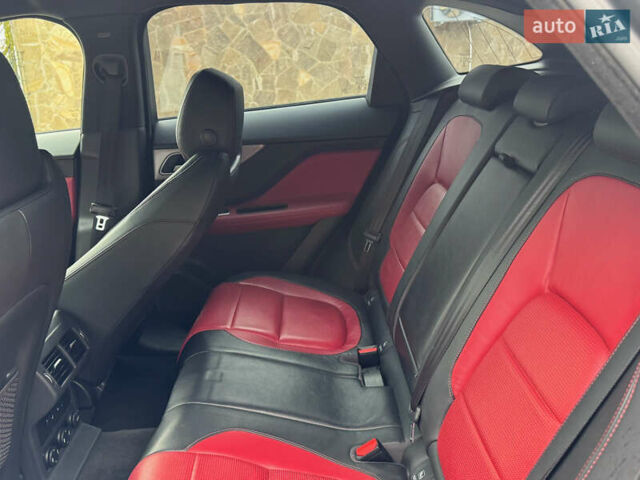 Білий Ягуар Ф-Пейс, об'ємом двигуна 2 л та пробігом 100 тис. км за 25700 $, фото 58 на Automoto.ua