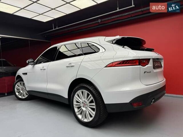 Белый Ягуар Ф-Пейс, объемом двигателя 3 л и пробегом 71 тыс. км за 27900 $, фото 26 на Automoto.ua