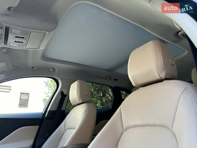 Білий Ягуар Ф-Пейс, об'ємом двигуна 2 л та пробігом 105 тис. км за 24500 $, фото 13 на Automoto.ua