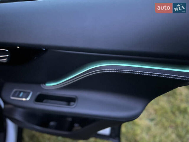 Белый Ягуар Ф-Пейс, объемом двигателя 3 л и пробегом 160 тыс. км за 25500 $, фото 31 на Automoto.ua