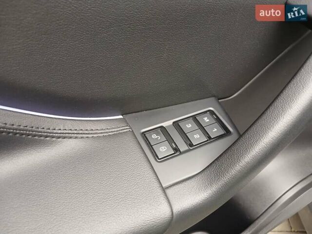 Белый Ягуар Ф-Пейс, объемом двигателя 2 л и пробегом 102 тыс. км за 24500 $, фото 15 на Automoto.ua