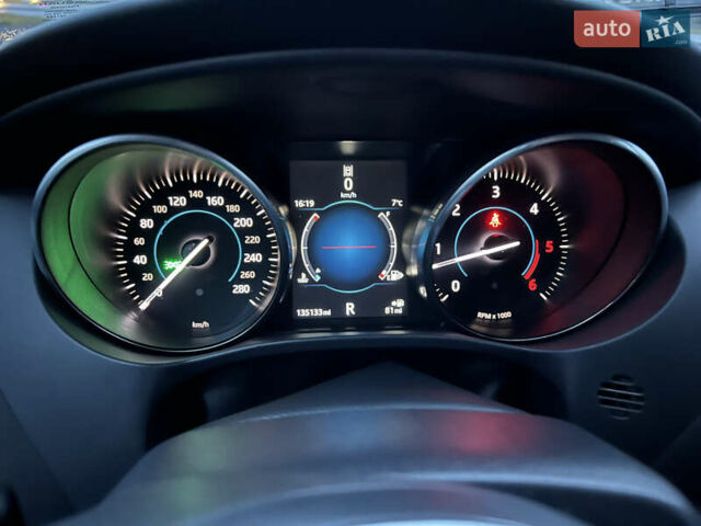 Белый Ягуар Ф-Пейс, объемом двигателя 3 л и пробегом 160 тыс. км за 25500 $, фото 55 на Automoto.ua