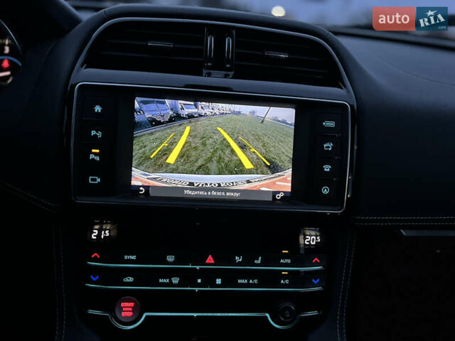 Белый Ягуар Ф-Пейс, объемом двигателя 3 л и пробегом 160 тыс. км за 25500 $, фото 47 на Automoto.ua