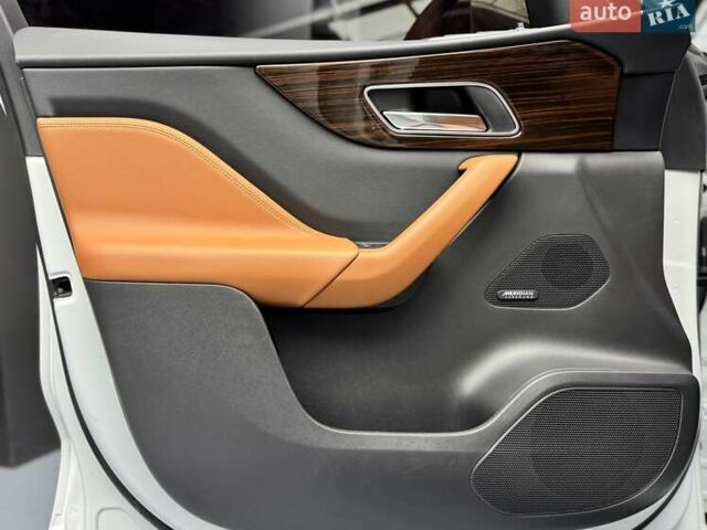 Белый Ягуар Ф-Пейс, объемом двигателя 3 л и пробегом 71 тыс. км за 27900 $, фото 32 на Automoto.ua