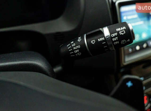 Білий Ягуар Ф-Пейс, об'ємом двигуна 2 л та пробігом 150 тис. км за 26000 $, фото 14 на Automoto.ua