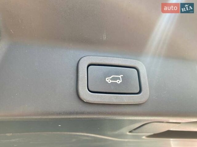 Белый Ягуар Ф-Пейс, объемом двигателя 2 л и пробегом 120 тыс. км за 22900 $, фото 26 на Automoto.ua