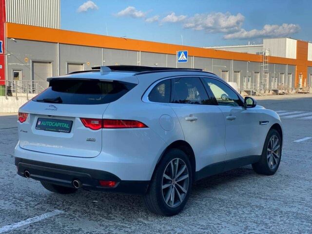 Белый Ягуар Ф-Пейс, объемом двигателя 0 л и пробегом 49 тыс. км за 22990 $, фото 4 на Automoto.ua