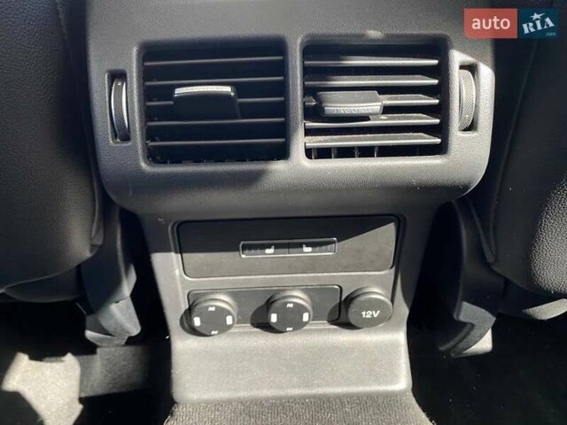 Белый Ягуар Ф-Пейс, объемом двигателя 2 л и пробегом 120 тыс. км за 22900 $, фото 16 на Automoto.ua