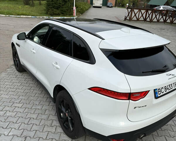 Белый Ягуар Ф-Пейс, объемом двигателя 3 л и пробегом 151 тыс. км за 22900 $, фото 6 на Automoto.ua