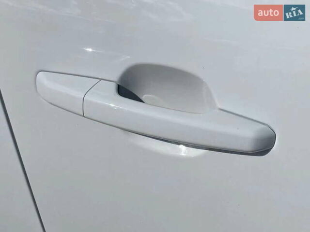 Белый Ягуар Ф-Пейс, объемом двигателя 2 л и пробегом 120 тыс. км за 21900 $, фото 8 на Automoto.ua