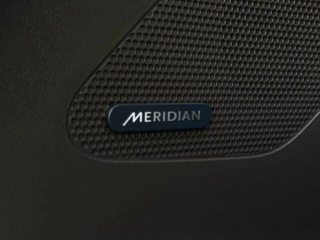 Белый Ягуар Ф-Пейс, объемом двигателя 0 л и пробегом 49 тыс. км за 22990 $, фото 22 на Automoto.ua