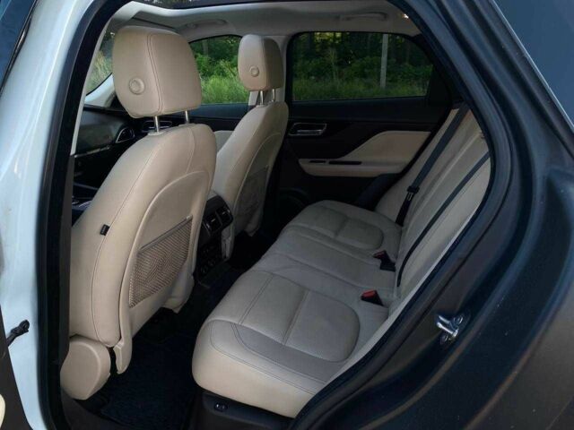 Белый Ягуар Ф-Пейс, объемом двигателя 0 л и пробегом 49 тыс. км за 22990 $, фото 11 на Automoto.ua