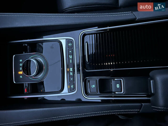 Белый Ягуар Ф-Пейс, объемом двигателя 3 л и пробегом 160 тыс. км за 25500 $, фото 54 на Automoto.ua