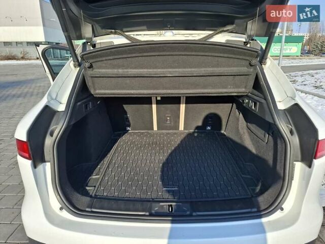 Білий Ягуар Ф-Пейс, об'ємом двигуна 2 л та пробігом 122 тис. км за 24400 $, фото 18 на Automoto.ua