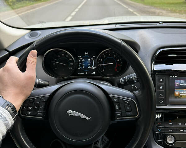 Белый Ягуар Ф-Пейс, объемом двигателя 3 л и пробегом 151 тыс. км за 22900 $, фото 22 на Automoto.ua