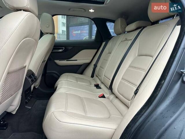 Белый Ягуар Ф-Пейс, объемом двигателя 2 л и пробегом 119 тыс. км за 26000 $, фото 20 на Automoto.ua