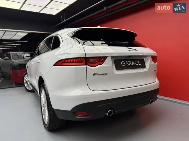 Белый Ягуар Ф-Пейс, объемом двигателя 3 л и пробегом 71 тыс. км за 27900 $, фото 24 на Automoto.ua