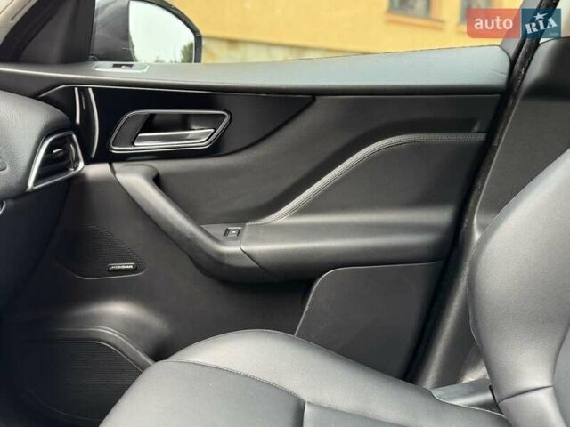 Білий Ягуар Ф-Пейс, об'ємом двигуна 2 л та пробігом 122 тис. км за 22500 $, фото 17 на Automoto.ua