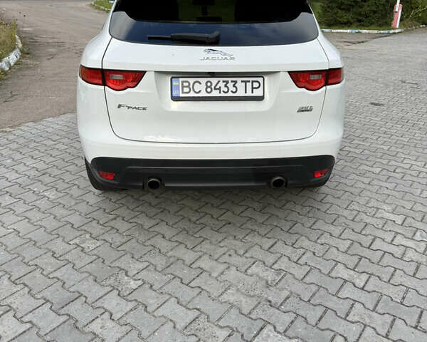 Белый Ягуар Ф-Пейс, объемом двигателя 3 л и пробегом 151 тыс. км за 22900 $, фото 4 на Automoto.ua