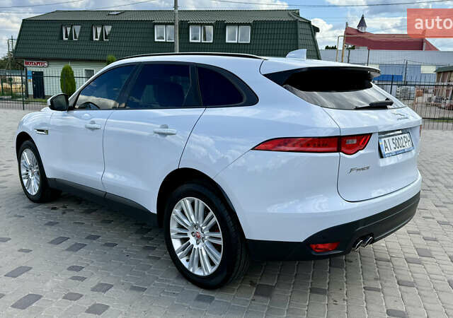 Белый Ягуар Ф-Пейс, объемом двигателя 2 л и пробегом 128 тыс. км за 23700 $, фото 7 на Automoto.ua