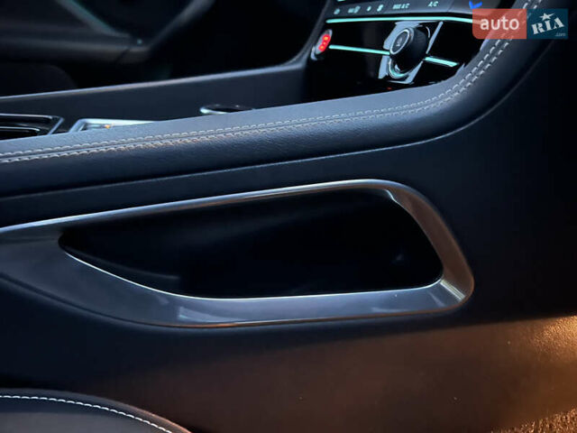 Белый Ягуар Ф-Пейс, объемом двигателя 3 л и пробегом 160 тыс. км за 25500 $, фото 32 на Automoto.ua