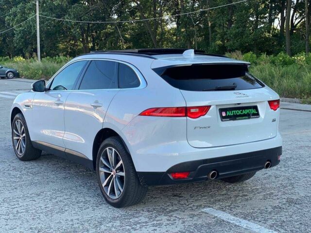 Белый Ягуар Ф-Пейс, объемом двигателя 0 л и пробегом 49 тыс. км за 22990 $, фото 7 на Automoto.ua
