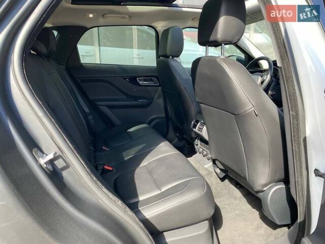 Белый Ягуар Ф-Пейс, объемом двигателя 2 л и пробегом 120 тыс. км за 22900 $, фото 17 на Automoto.ua