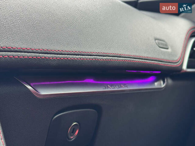 Білий Ягуар Ф-Пейс, об'ємом двигуна 2 л та пробігом 100 тис. км за 25700 $, фото 54 на Automoto.ua