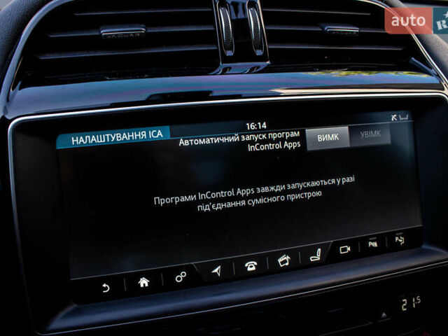 Белый Ягуар Ф-Пейс, объемом двигателя 3 л и пробегом 109 тыс. км за 22500 $, фото 65 на Automoto.ua