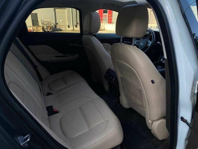 Белый Ягуар Ф-Пейс, объемом двигателя 0 л и пробегом 49 тыс. км за 22990 $, фото 13 на Automoto.ua