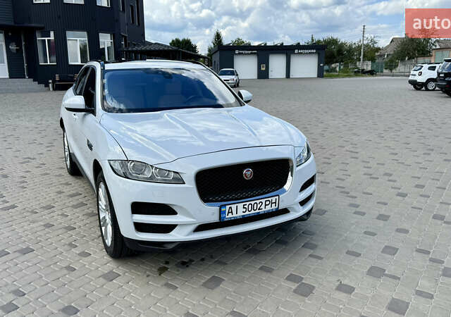 Белый Ягуар Ф-Пейс, объемом двигателя 2 л и пробегом 128 тыс. км за 23700 $, фото 6 на Automoto.ua