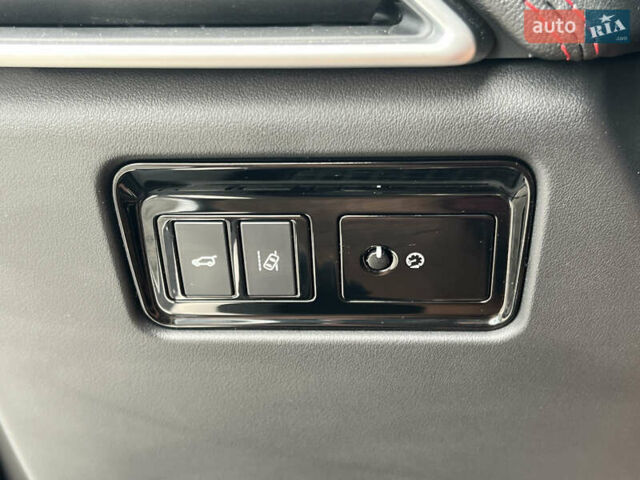 Белый Ягуар Ф-Пейс, объемом двигателя 2 л и пробегом 177 тыс. км за 28990 $, фото 44 на Automoto.ua