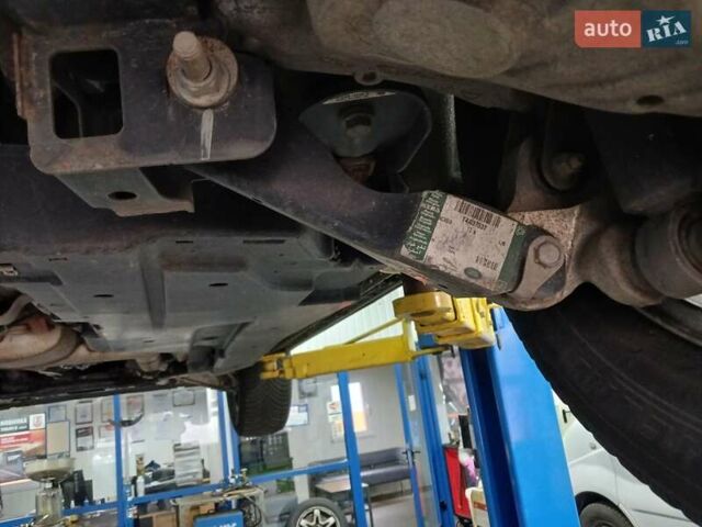 Белый Ягуар Ф-Пейс, объемом двигателя 2 л и пробегом 102 тыс. км за 24500 $, фото 9 на Automoto.ua