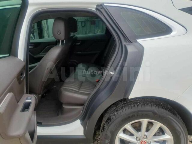 Белый Ягуар Ф-Пейс, объемом двигателя 0 л и пробегом 101 тыс. км за 15500 $, фото 12 на Automoto.ua