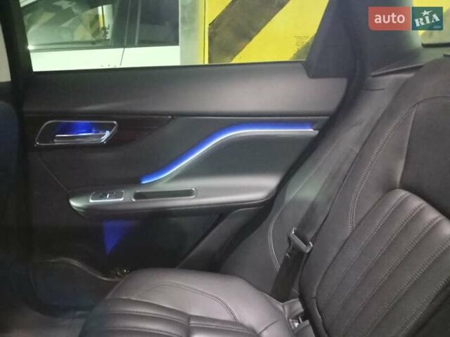 Белый Ягуар Ф-Пейс, объемом двигателя 2 л и пробегом 102 тыс. км за 24500 $, фото 37 на Automoto.ua