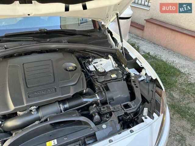 Білий Ягуар Ф-Пейс, об'ємом двигуна 2 л та пробігом 105 тис. км за 24500 $, фото 7 на Automoto.ua