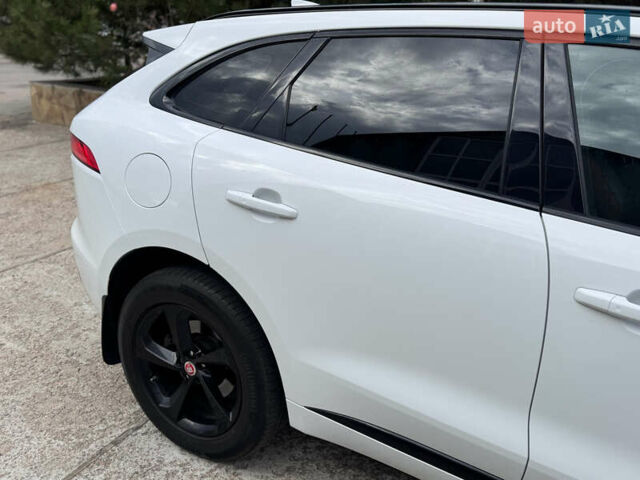 Білий Ягуар Ф-Пейс, об'ємом двигуна 2 л та пробігом 100 тис. км за 25700 $, фото 28 на Automoto.ua