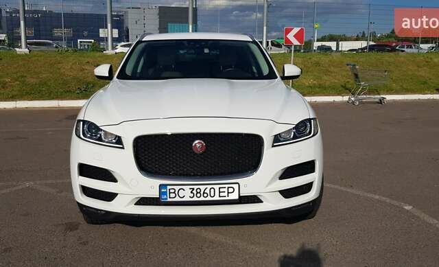 Білий Ягуар Ф-Пейс, об'ємом двигуна 2 л та пробігом 162 тис. км за 27000 $, фото 6 на Automoto.ua