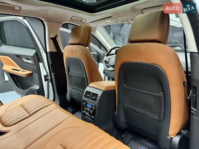 Белый Ягуар Ф-Пейс, объемом двигателя 3 л и пробегом 71 тыс. км за 27900 $, фото 59 на Automoto.ua