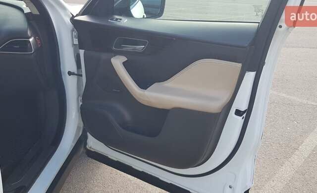 Білий Ягуар Ф-Пейс, об'ємом двигуна 2 л та пробігом 162 тис. км за 27000 $, фото 14 на Automoto.ua