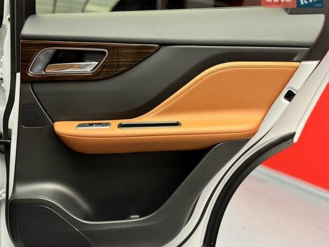 Белый Ягуар Ф-Пейс, объемом двигателя 3 л и пробегом 71 тыс. км за 27900 $, фото 55 на Automoto.ua