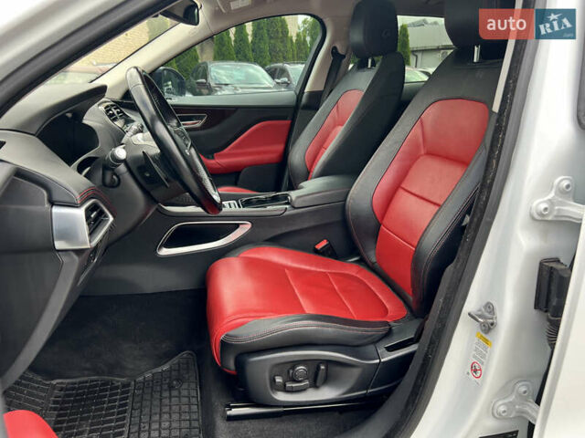 Белый Ягуар Ф-Пейс, объемом двигателя 2 л и пробегом 177 тыс. км за 28990 $, фото 56 на Automoto.ua