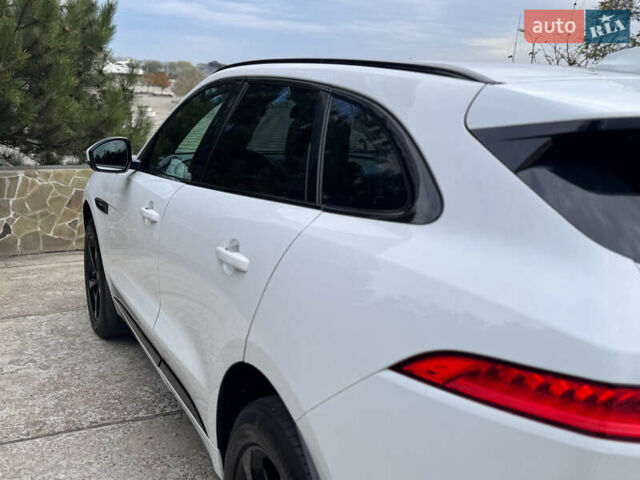 Білий Ягуар Ф-Пейс, об'ємом двигуна 2 л та пробігом 100 тис. км за 25700 $, фото 39 на Automoto.ua