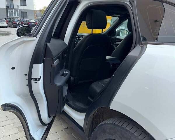 Белый Ягуар Ф-Пейс, объемом двигателя 2 л и пробегом 96 тыс. км за 38000 $, фото 25 на Automoto.ua