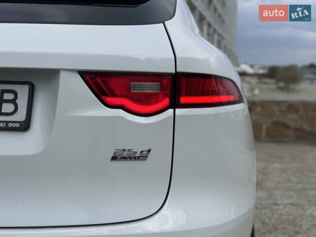 Білий Ягуар Ф-Пейс, об'ємом двигуна 2 л та пробігом 100 тис. км за 25700 $, фото 24 на Automoto.ua