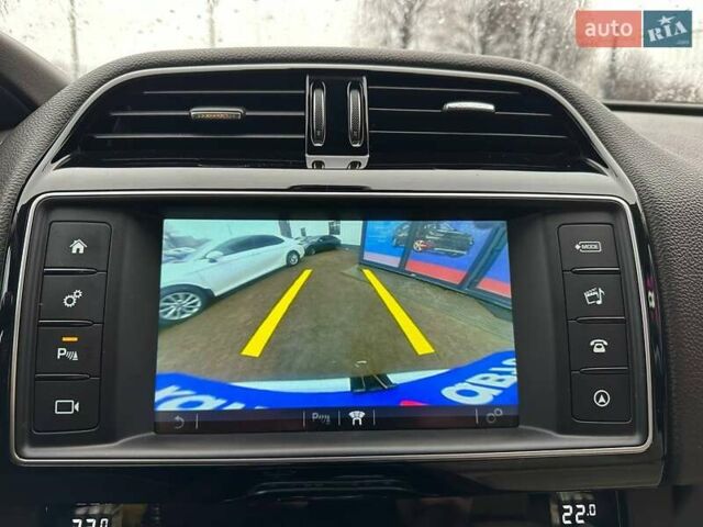 Белый Ягуар Ф-Пейс, объемом двигателя 2 л и пробегом 119 тыс. км за 26000 $, фото 15 на Automoto.ua