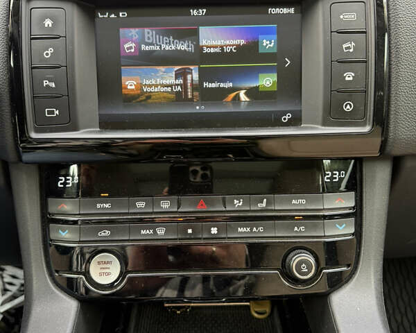 Белый Ягуар Ф-Пейс, объемом двигателя 3 л и пробегом 151 тыс. км за 22900 $, фото 14 на Automoto.ua