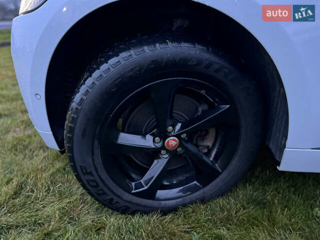 Белый Ягуар Ф-Пейс, объемом двигателя 3 л и пробегом 160 тыс. км за 25500 $, фото 14 на Automoto.ua